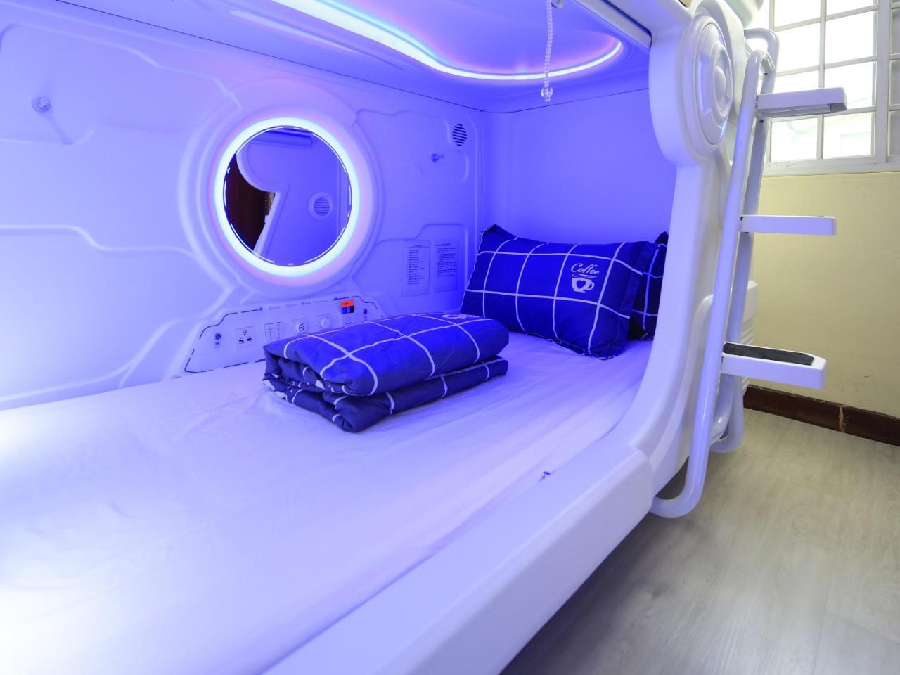 Spacepod@hive Hostel Singapore